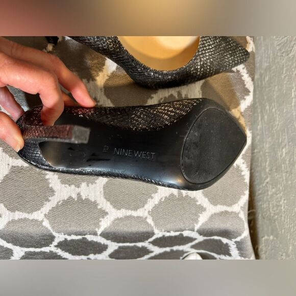 Women’s heels by Nine West, metallic skin, 8M,     Beautiful in great condition - Picture 11 of 13